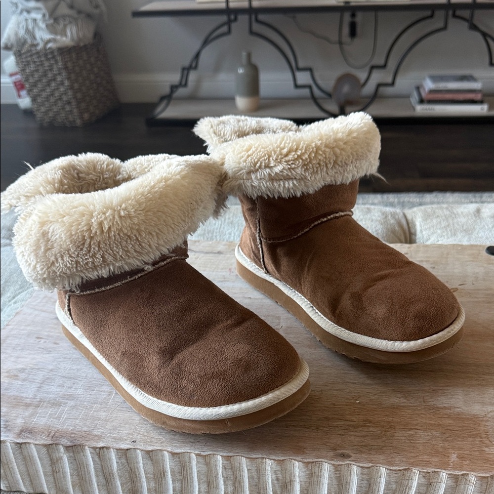Ugg Flip Down Sherpa Cozy Women’s‎  8 Boots